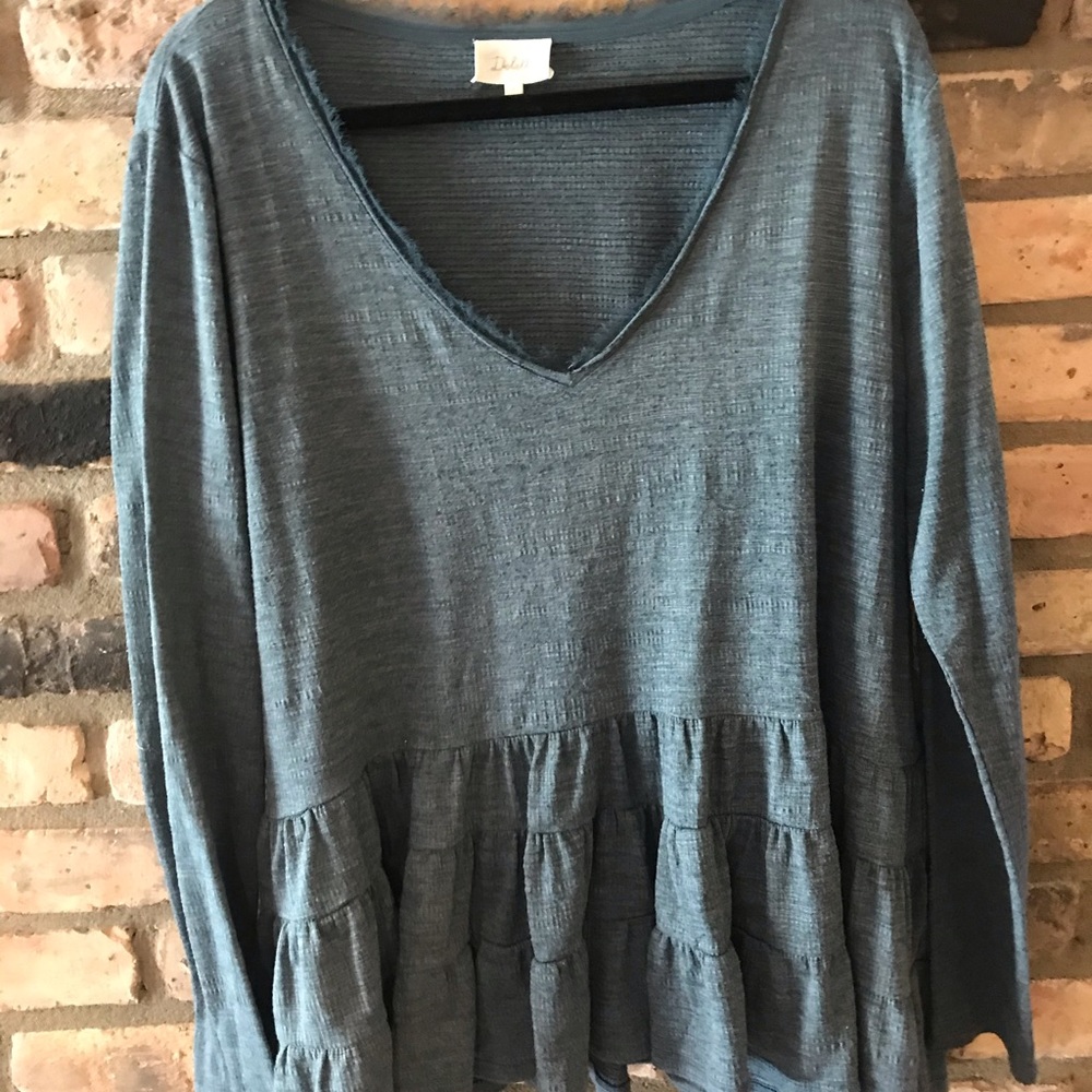 XL blue Deletta t shirt.